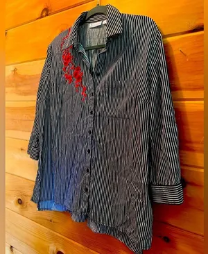 7th Avenue New York & Co. B&W blouse with red embroidery. Size Large thumbnail 1