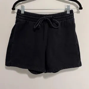 Aritzia TNA Black Cozy Fleece Sweatshorts Drawstring Pockets Women’s Sz S EUC thumbnail 1