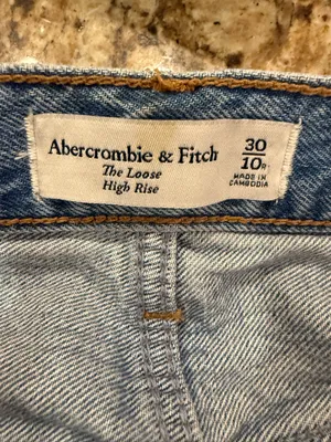 Abercrombie Loose High-Rise Jeans thumbnail 5
