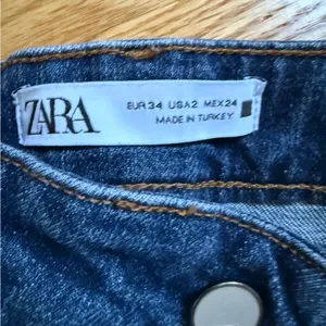 Zara women’s navy blue high rise straight leg raw hem jeans size 2 EUC thumbnail 4