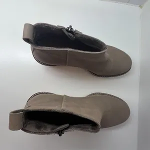 Tom's Taupe Raven Ankle Boot size 6.5 thumbnail 5