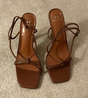 Halston Heels Brown Size 9 thumbnail 1