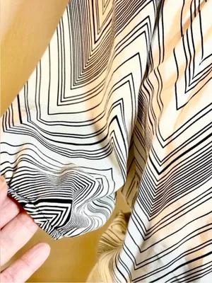 💥Trina Turk Silk Chevron Blouson Drawstring Waist Dress Black Ivory Sz 4💛 thumbnail 9