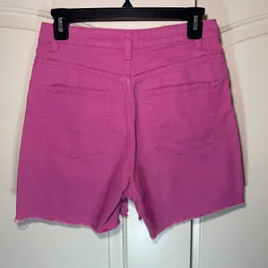 H&M DIVIDED Hot Pink Jean Shorts Womens 6 High Waist Raw‎ Hem Denim Cotton thumbnail 2