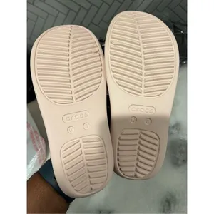 Crocs Getaway Glitter Flip Sandals Atmosphere Pink Women’s 6 209670-1FT New thumbnail 5
