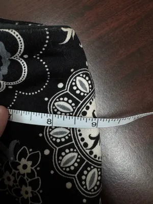 ThirtyOne Boutique Black and White Floral Print Cosmetic Bag thumbnail 7