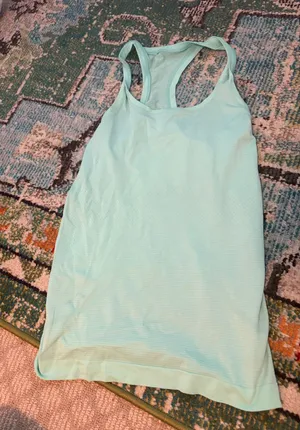 Lululemon tank top thumbnail 1