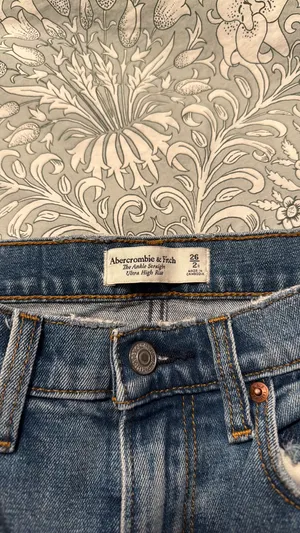 Abercrombie & Fitch Ankle Straight Ultra High Rise thumbnail 2