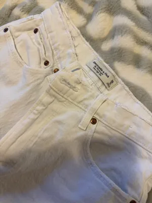 Abercrombie 90s High-Rise Jeans thumbnail 2