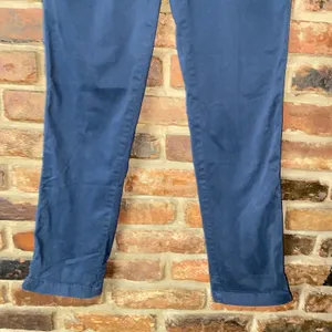 Gap Indigo Navy Blue Girlfriend Twill Stripe Khaki Chino Pants Women's Size 2 thumbnail 4