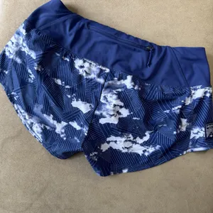 Oiselle Women's Blue/White Geometric Running Shorts Zip Pocket 2" Inseam thumbnail 6