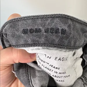 American Eagle Mom Jeans Women’s Size 4 Regular Gray Black Denim Straight Leg thumbnail 5