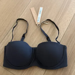 New skims bra 30B thumbnail 1