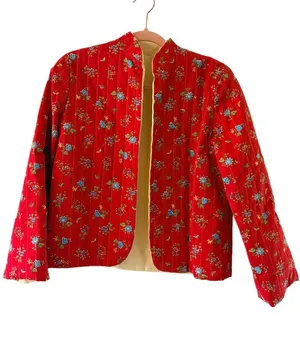 Red floral quilted‎ open jacket size M Size M thumbnail 1