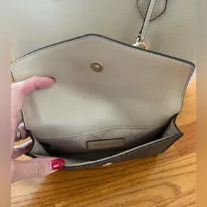 MICHAEL Michael Kors Kimberly Large Beige Tote and Mini Detachable Wallet thumbnail 10