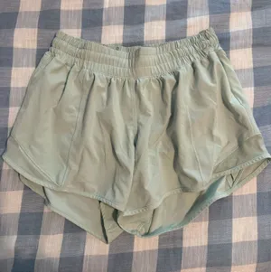Light Green Lululemon Shorts Size 6 thumbnail 1