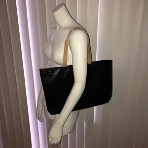 Faux Leather Black Tote Handbag w Cream Accents thumbnail 2