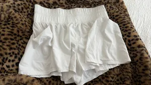 Aritzia golden lined shorts White Size 2 thumbnail 5
