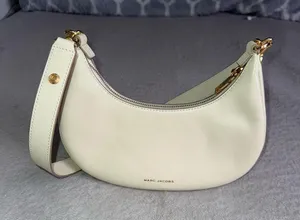 Marc Jacobs the curve bag in cloud white y2k shoulder bag thumbnail 6