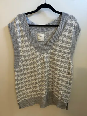 Abercrombie Sweater Vest V-Neck Gray and White thumbnail 2