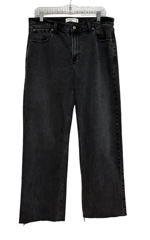 Abercrombie The Baggy Low Rise Jean in Black Wash Denim - Size 8/29 thumbnail 1