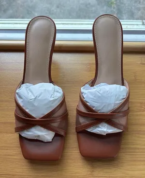 Classy Brown Kitten Heels Size 7 thumbnail 1