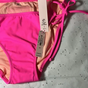 Victoria's Secret Pink Triangle Bikini thumbnail 2