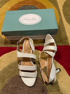 Abella Easy Street Como Heeled Sandal Shoes Silver 2” Heel Women’s Size US 7 thumbnail 1