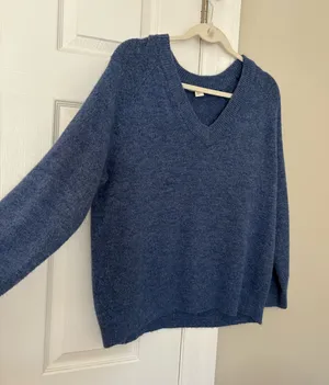 H&M Sweater thumbnail 1