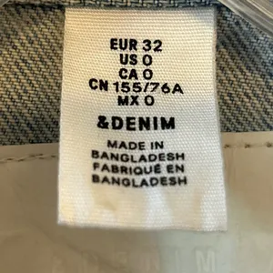 H&M &DENIM Light Wash‎ Acid Wash Denim Jean Jacket Womens Size 0 thumbnail 3