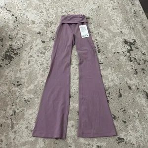 Lululemon Groove Nulu Foldover-Waist Flared Pant Size 0 NWT - Lavender Lux thumbnail 3