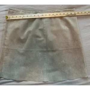 i.e. Tan Suede Leather Mini Skirt A-Line Beige Size 16 Vintage Style thumbnail 3