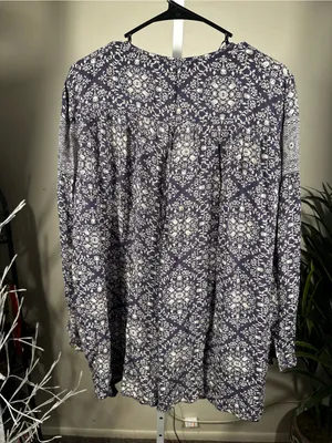 N148. Zara Trafaluc- Boho Floral Twist-Front Peasant Top Navy/White with pockets thumbnail 3
