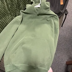 Comfrt Hoodie Size XL thumbnail 2