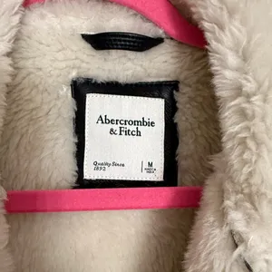 Abercrombie & Fitch Cropped Vegan Leather Sherpa Jacket size M oversized fit thumbnail 6