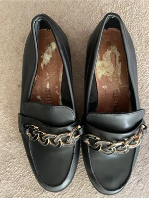 Kohl's Black Loafers with Gold Chain Trim Size 6 thumbnail 2