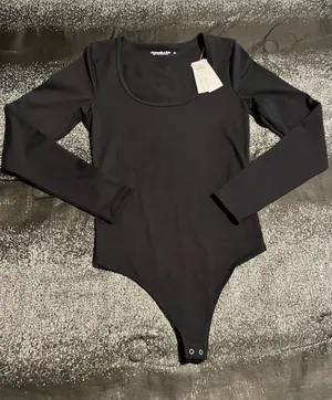 Womens S NWT Abercrombie & Fitch Scoop Neck Black Long Sleeve Thong Bodysuit thumbnail 1