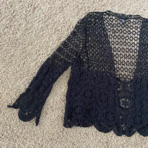 Forever 21 UNWORN Lace Cardigan thumbnail 2