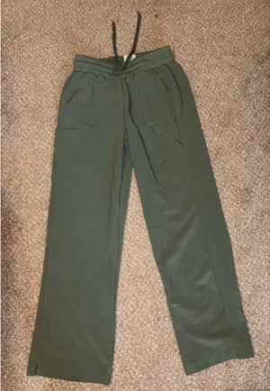 Green Carhartt scrub set thumbnail 3