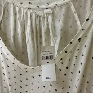NWT - GAP white U neck blouse thumbnail 3