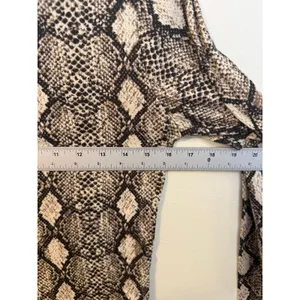 Caution to the Wind Mock Neck Top Womens Large Brown Excellent Snakeskin Ribbed thumbnail 3