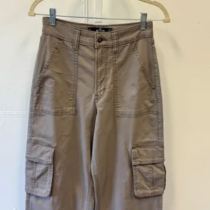 Hollister Ultra High-Rise Baggy Cargo Pants Taupe Brown W25R 0R Wide Leg Utility thumbnail 4