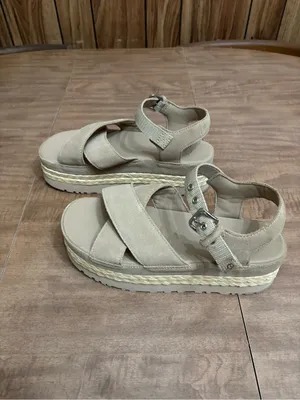 UGG Women's Aubrey Ankle Strap Platform Sandals thumbnail 4