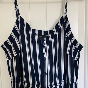 EUC Vero Moda women’s navy blue white striped button front midi dress medium‎ thumbnail 2
