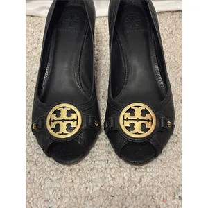 Tory Burch Leticia Open Toe Wedge Pebbled Black Leather Gold Logo size 10 thumbnail 6
