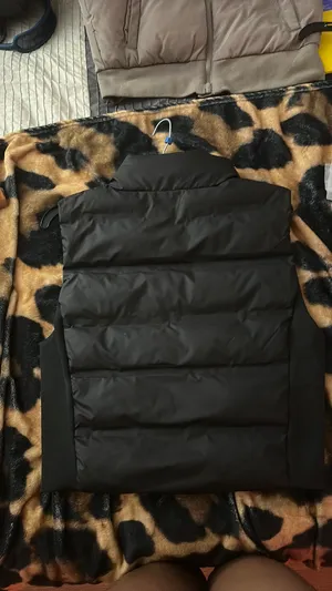 black sleeveless puffer jacket Size L thumbnail 3