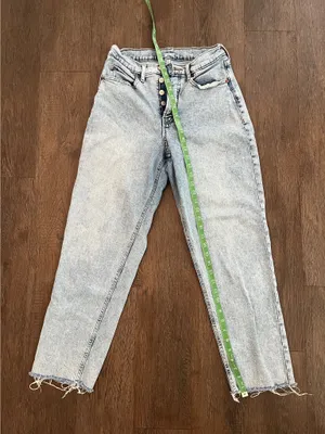 Old Navy Curvy Straight High-Rise Jeans thumbnail 4