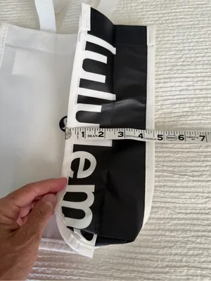 Lululemon empty shopping bag thumbnail 10