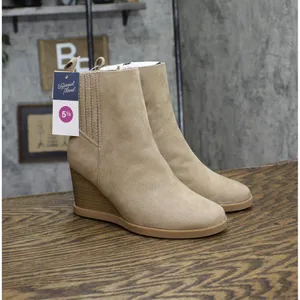 NWT Universal Thread Winter Boots with Memory Foam Insole Taupe Brown 5.5M thumbnail 5