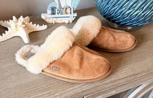 UGG Scuffette Suede Sheepskin Slippers Women Chestnut Size 10 thumbnail 1